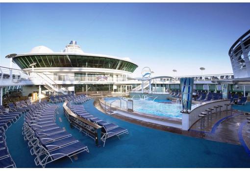 Piscinas y Solarium a bordo